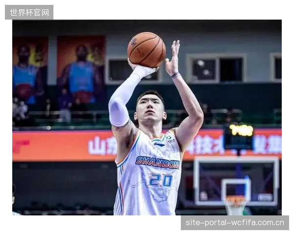 山东队中锋陶汉林在内线的卡位和冲抢意识出色，为球队提供了稳定的内线进攻火力。