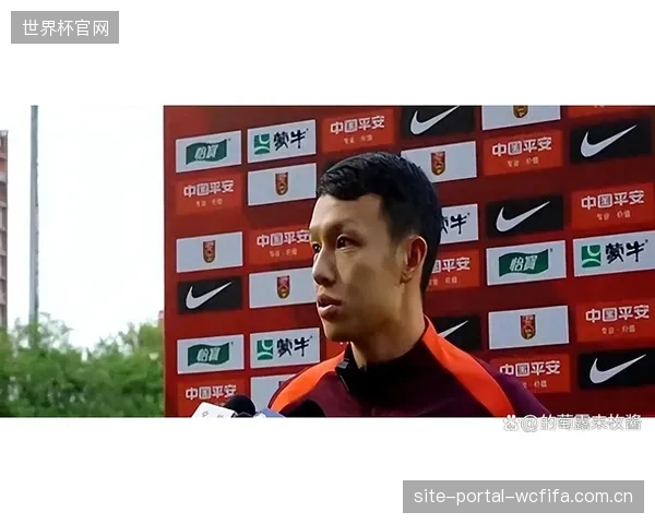 上海申花进攻重心转移,高天意精准制导激活两翼攻击群。 上海申花进攻重心转移,高天意精准制导激活两翼攻击群。